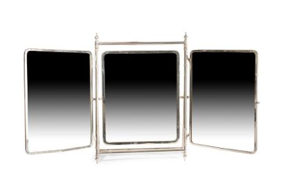 Miroir de maquillage composé de trois panneaux...