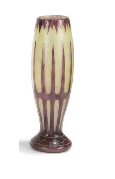 LE VERRE FRANÇAIS. (SCHNEIDER 1881.1953) Vase ovoïde reposant sur un piédouche, épreuve...