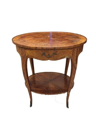 Table de salon en bois sculpté, mouluré,...