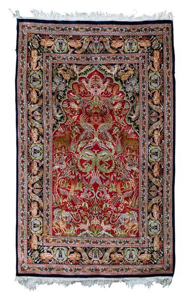 null Tapis Ghoum en soie polychrome à décors d'nimaux fantastiques

161 x 109 cm