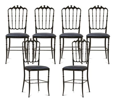 null Suite de six chaises en aluminium laqué noir. Les dossiers ajourés à décor de...
