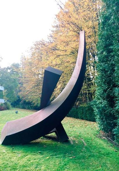Jean-Claude FAHRI (né en 1940) 
Duetodos -1999
Sculpture en acier Corten 380 x 220...