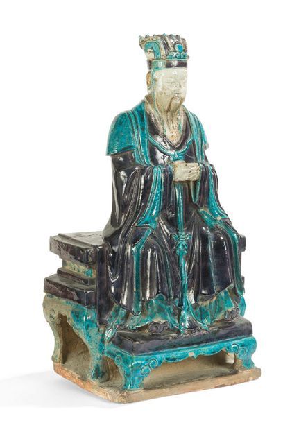 null Statuette en céramique émaillée aubergine et bleue représentant l'Auguste de...