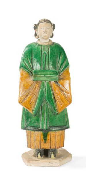 null Statue en biscuit émaillé de SANCAI, vert, ocre et crème représentant une femme,...
