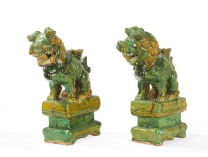 null Pair of celadon enamelled terracotta fô dogs.
China
H. 27 cm