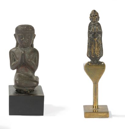 null Bouddha en prière
Sculpture en bronze patiné.
Chine - Travail moderne.
H. 7...