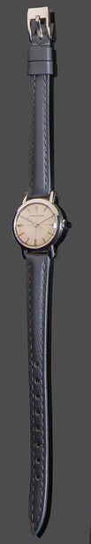 JAEGER LECOULTRE Steel lady's watch and leather strap. Mechanical movement.
In working...