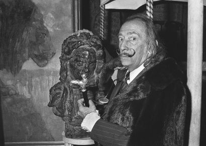 BERNARD BARDINET Salvador Dali Paris 1976

Tirage photo format 40,5 x 57 cm signé...