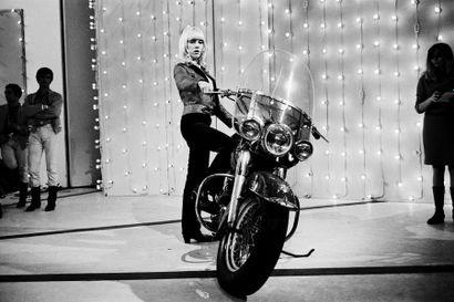 Jack BURLOT Sylvie Vartan 1967

Tirage photo format 33 x 50 cm signé et numéroté...