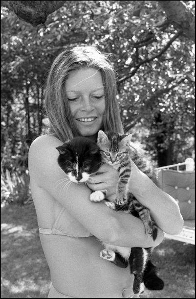 Léonard de RAEMY Brigitte Bardot a Bazoches avec ses chats 

Tirage photo format...