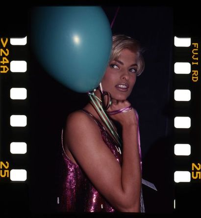 Rose Hartman Linda Evangelista Party Versace NYC 1992 

Rose Hartman photography

Tirage...