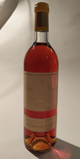 null 1 Bouteille CHÂTEAU D'YQUEM 1er GC supérieur - Sauternes 1986

Niveau bon.