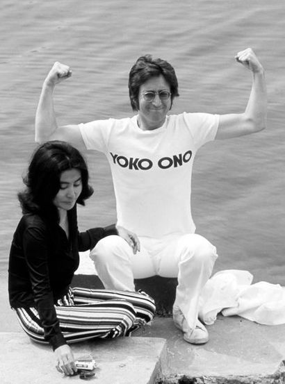 null Jean Pierre Fizet 

John Lennon and Yoko Ono Cannes 1971

Print on silver paper...