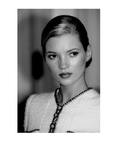 null Kate Moss Collection Chanel 

Tirage argentique format 42 x 28 cm signé au feutre...