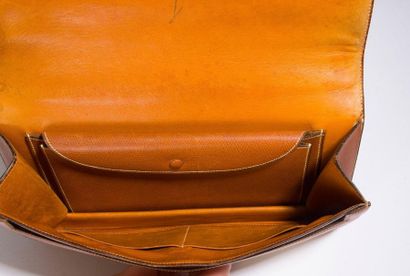 HERMES Palonnier
Handbag in natural "Courchevel" calfskin, beige "H" canvas.
Gold...