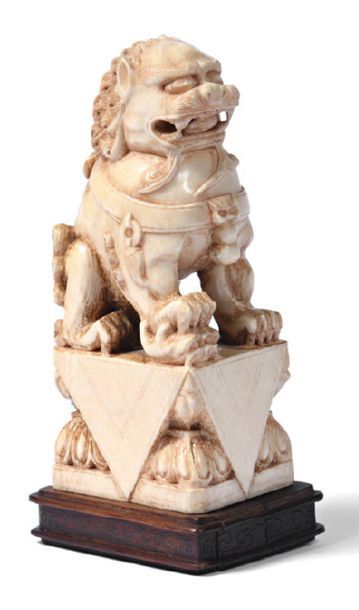 Dog of Fô. Lady of the couple.
Ivory sculpture.
China,...