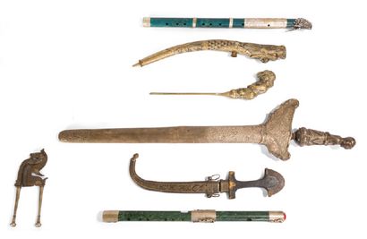 null Lot of seven objects including a betel knife, a Malaysian or Indonesian kriss,...