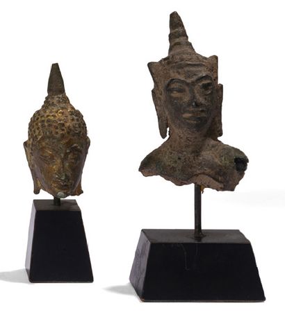 null Ensemble de deux têtes de
Bouddha dont une en bronze et une en pierre.
Ayuthaya,...