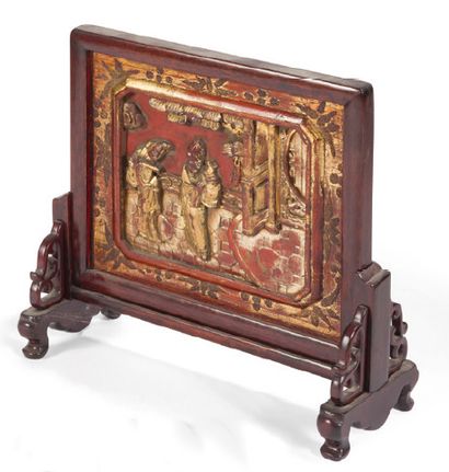 null Small screen in Ningbo wood, with carved decoration enhanced with gold of characters...