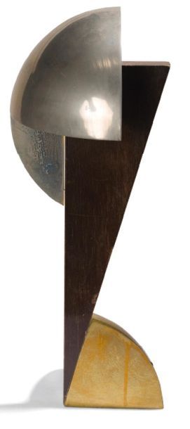 Serge Manzon (1930-1998) 
Lampe sculpture, le fût en bois, le socle en cuivre et...