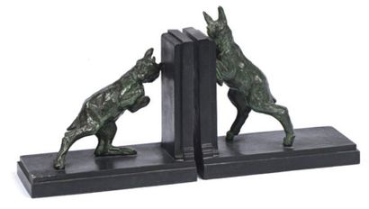 Emile Jospeh CARLIER (1849-1927) 
Pair of bookends in patinated metal with two goats...