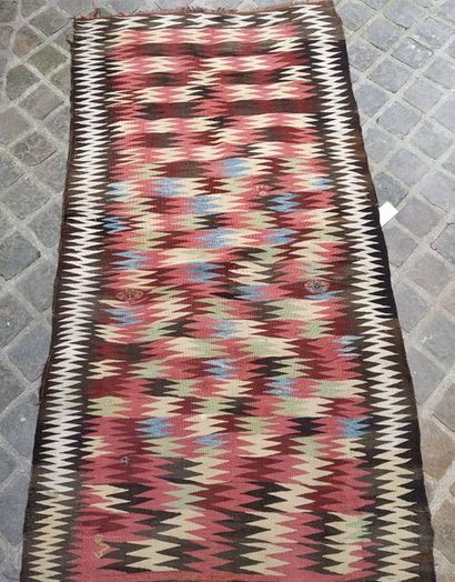 null Tapis Kilim Bidgar en laine polychrome à décor géométrique
240 x 130 cm