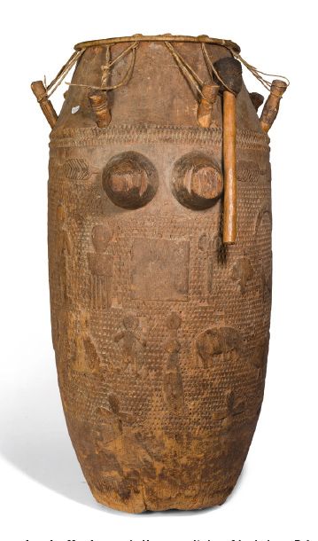 null Drum of chieftaincy decorated with a feminine breast. Relief decoration of animals...