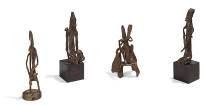 null Four ritual irons depicting seated figures. Oxidation patina.
Dogon people....