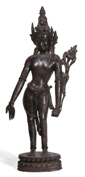 null Grand sujet en bronze de patine brune représentant Padmapani debout sur une...