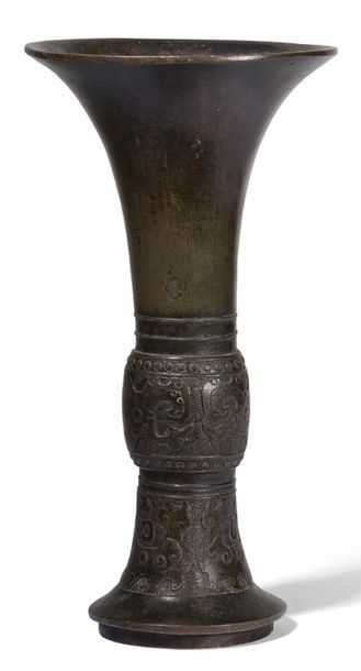 null Gu-shaped vase in bronze with a brown patina, with archaic decoration of Taotian...