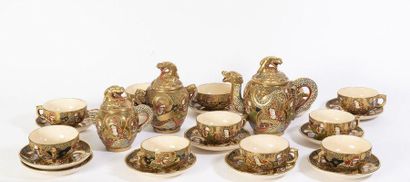 null Service à thé en porcelaine de Satsuma à décor en polychromie de dragons et...