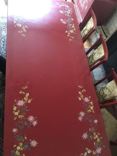 Thanh LEY. Vietnam, XXème siècle Mobilier de salle à manger en bois laqué rouge,...