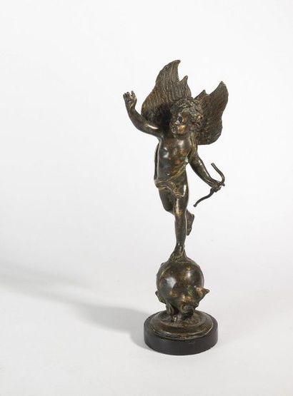 Ecole anglaise du début du XIXème siècle. Cupidon
Sculpture en régule.
H. 46 cm