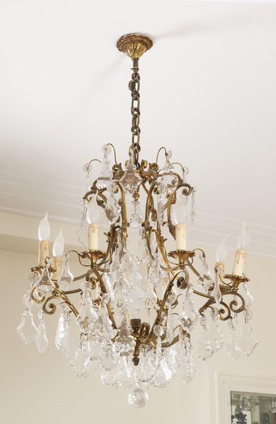 null Cage chandelier in gilt bronze with eight lights holding cut crystal plates...