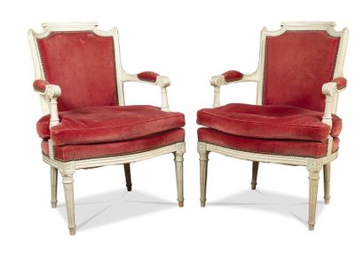 null Pair of convertible armchairs in carved, moulded and lacquered wood. Policeman's...