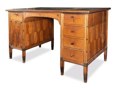 null Pedestal desk with geometrical marquetry decorations opening by five drawers...