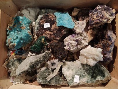 null Batch with blue hemimorphites from China, brochantites from Morocco, purple...