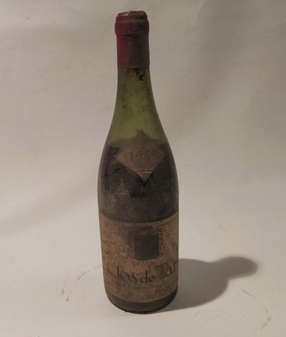 Une bouteille Clos de Tart Momessin. Bourgogne...