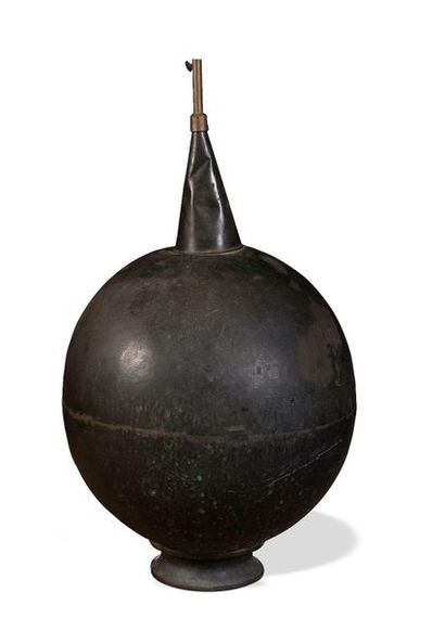 null Patinated copper flask, mounted as a lamp

India

H. 73 cm