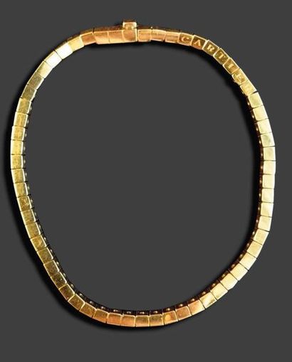 - CARTIER Strap
Soft bracelet in yellow gold. Signed and numbered 70423.
Gross weight:...