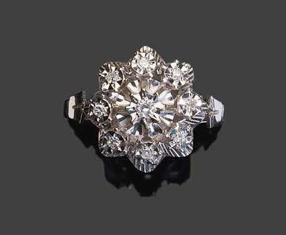 - White gold ring in the shape of flowers...