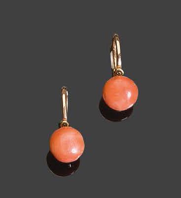 null Two yellow gold earrings set with corals
Pb: 1,62gr 