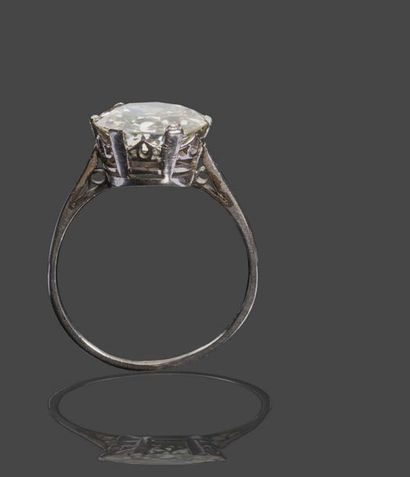 null - White gold ring set with a diamond weighing 3.96 carats.
The diamond is accompanied...