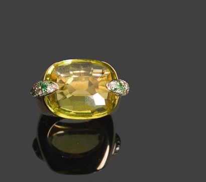 POMELLATO Pin up
Ring in 750°/°° yellow gold (18k), adorned with a citrine in claws...