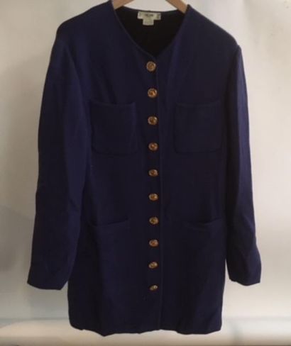 CELINE CELINE

Long blue wool vest, four patch pockets, gold buttons

Size 42

MAX...