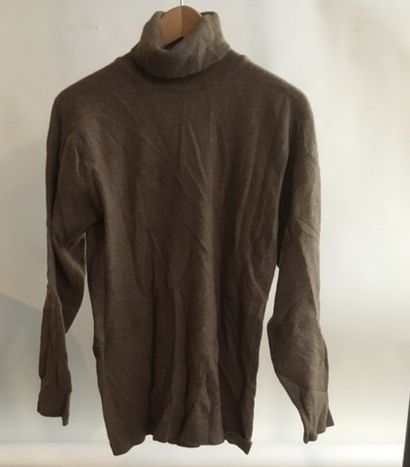 CYRILLUS CYRILLUS

Short sleeve cashmere sweater

Size 2

GANT

Long sweater with...