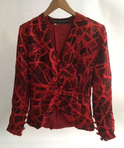 Jean Louis SCHERRER Jean Louis SCHERRER Couture

Silk jacket, buttoned.

Size 40

Michel...