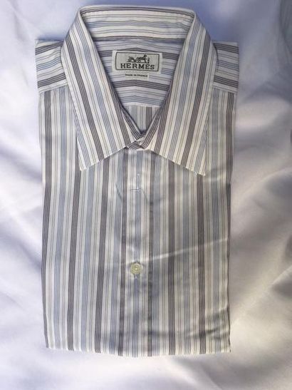 HERMES HERMES

Set of 18 cotton shirts.

5 marked S (balance) on the label

Size...