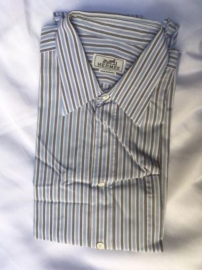 HERMES HERMES

Set of 18 cotton shirts.

5 marked S (balance) on the label

Size...