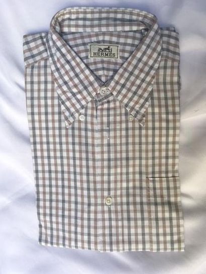 HERMES HERMES

Set of 18 cotton shirts.

5 marked S (balance) on the label

Size...